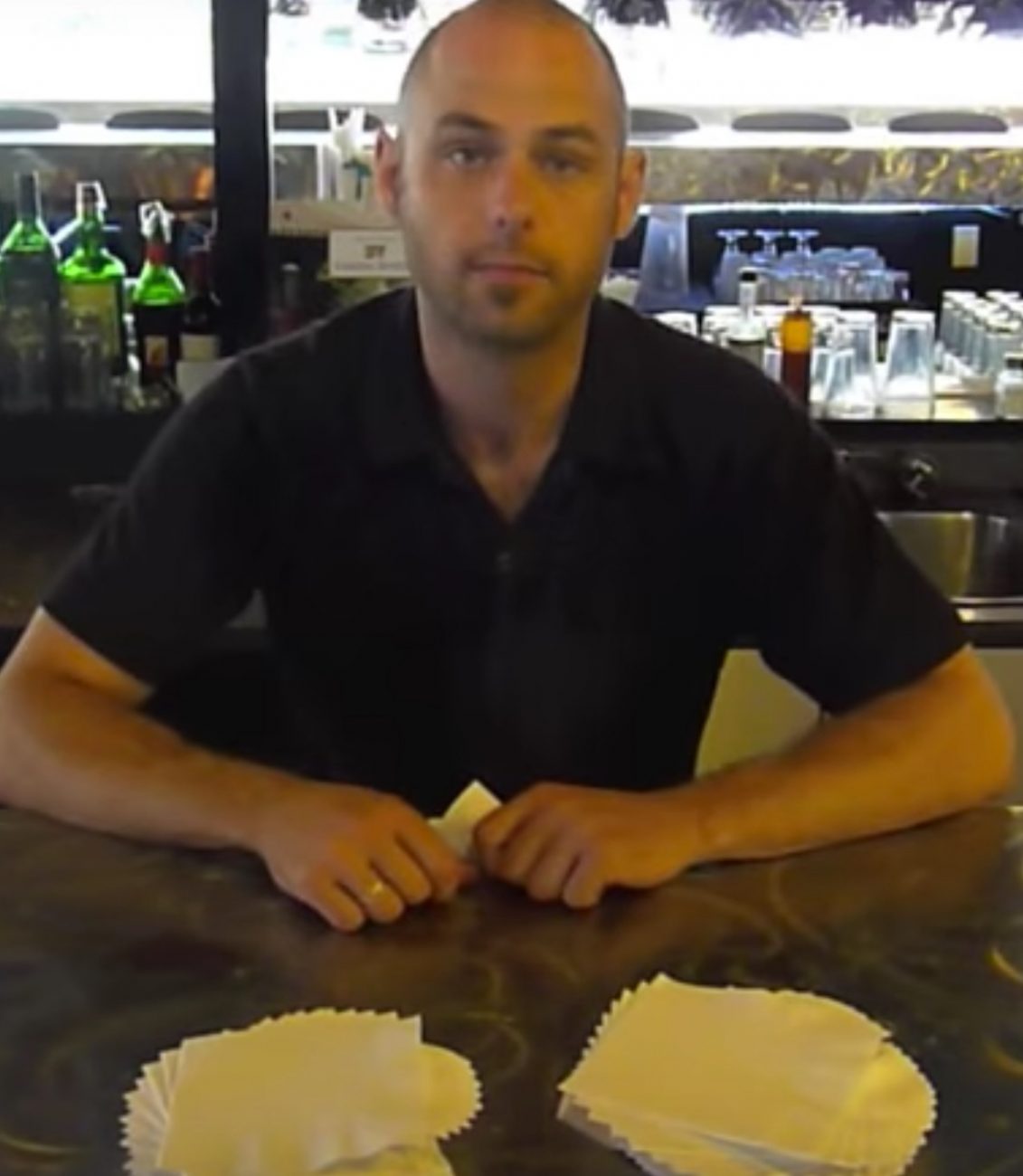 how to fan napkins - fanning napkins